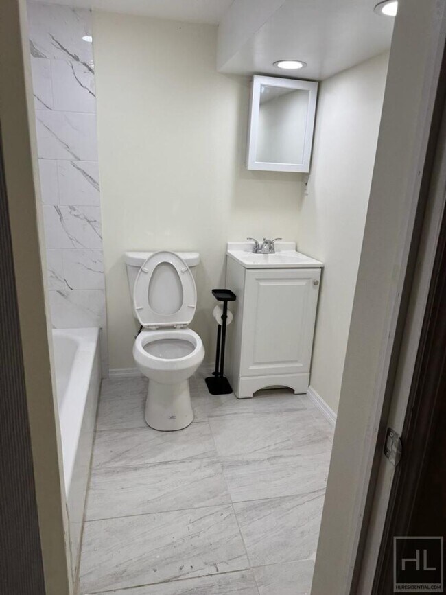 Foto del edificio - 0 bedroom in QUEENS NY 11428