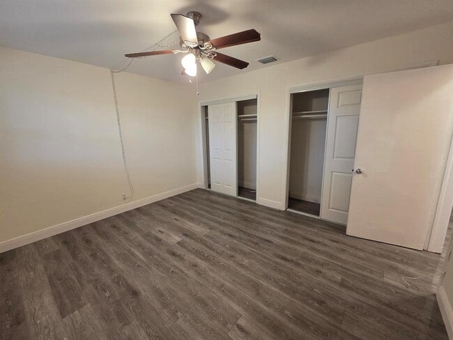 Foto del edificio - 1810 NE 56th St