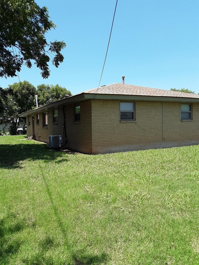 Building Photo - 888 NW 14th St