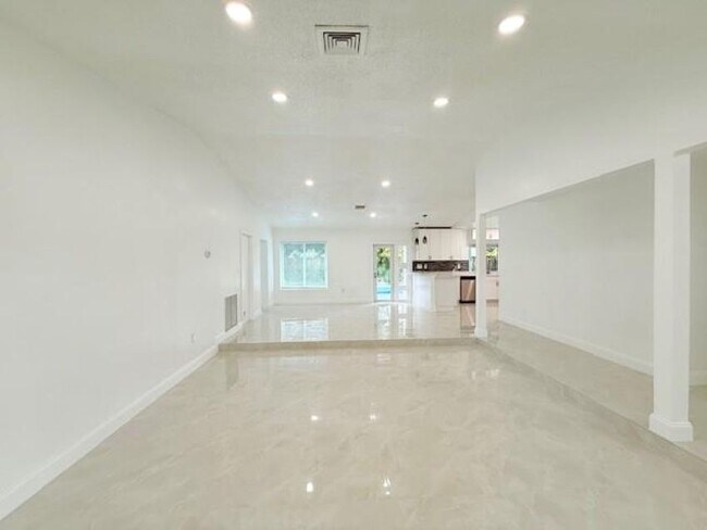 Foto del edificio - 9150 NW 15th St