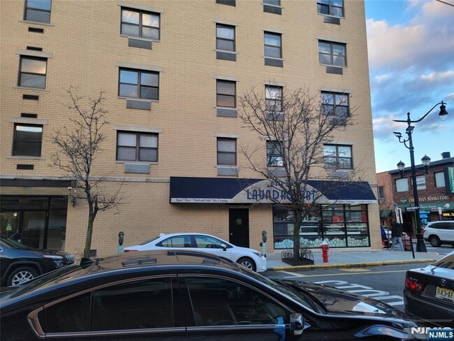 Foto del edificio - 2401 Bergenline Ave