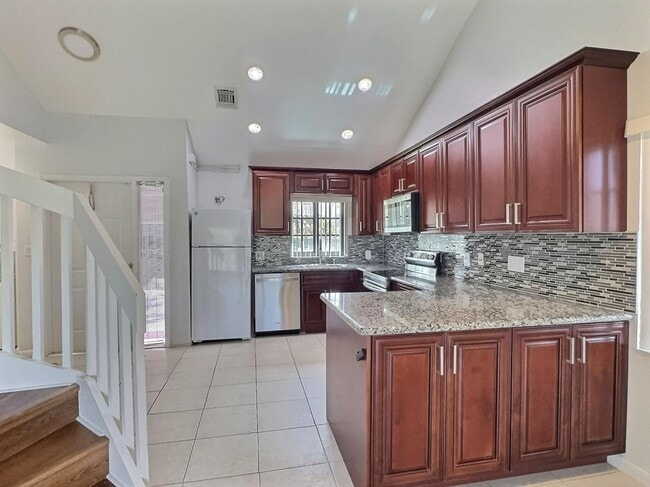 Building Photo - 2652 Riverside Dr