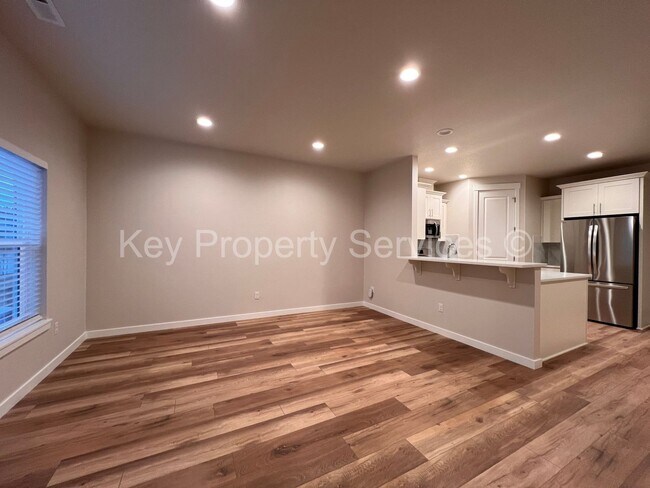 Foto del edificio - Newer Townhome in North Vancouver/Ridgefield