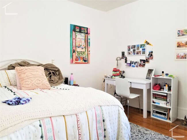 Building Photo - Top-notch and unique BU apartment