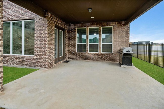 Building Photo - 12561 Chartwell Crest