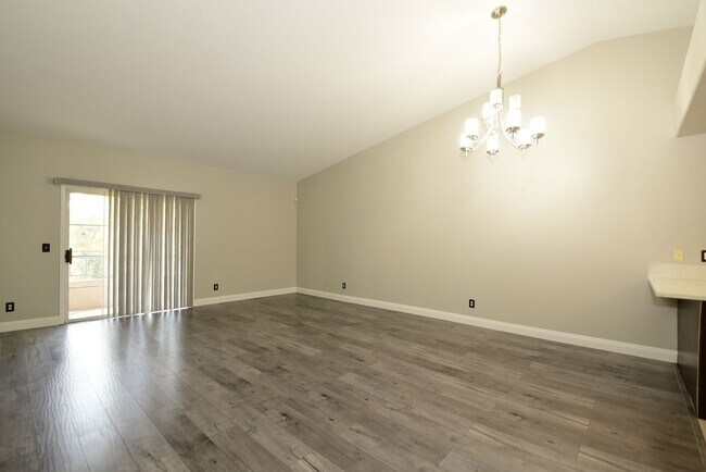 Foto del edificio - Live In The Heart Of Summerlin 2 Bed 2 Bat...
