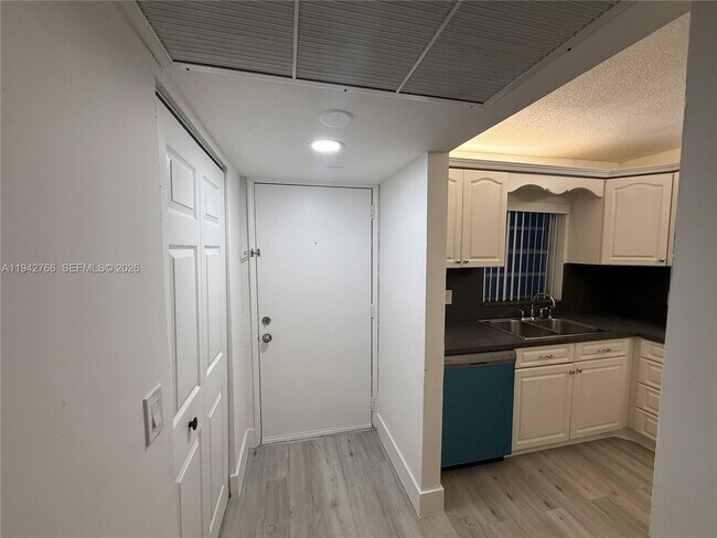 Foto del edificio - 9470 Live Oak Pl