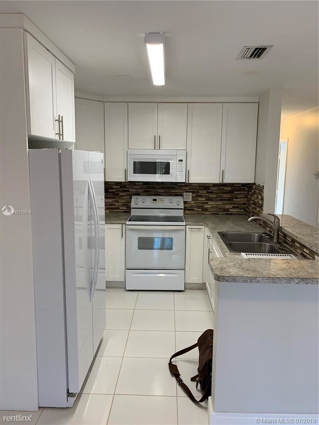 Foto del edificio - 8319 E Missionwood Dr