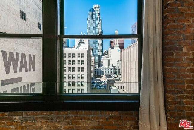 Foto del edificio - 460 S Spring St