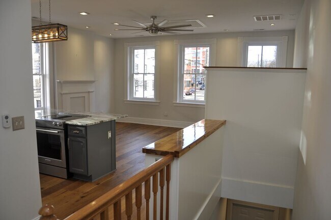 Building Photo - 2101 E Franklin St