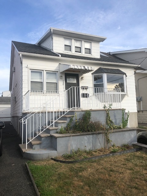 Two family home - 726 6th St