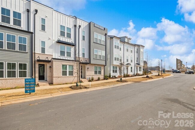 Foto del edificio - 7216 Westrow Ave