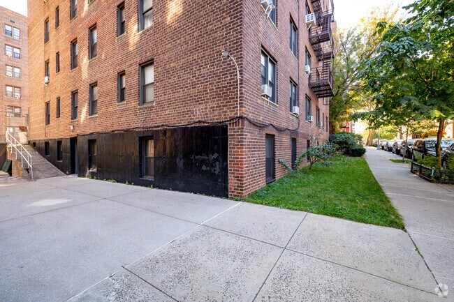 Building Photo - 10218 64th Ave