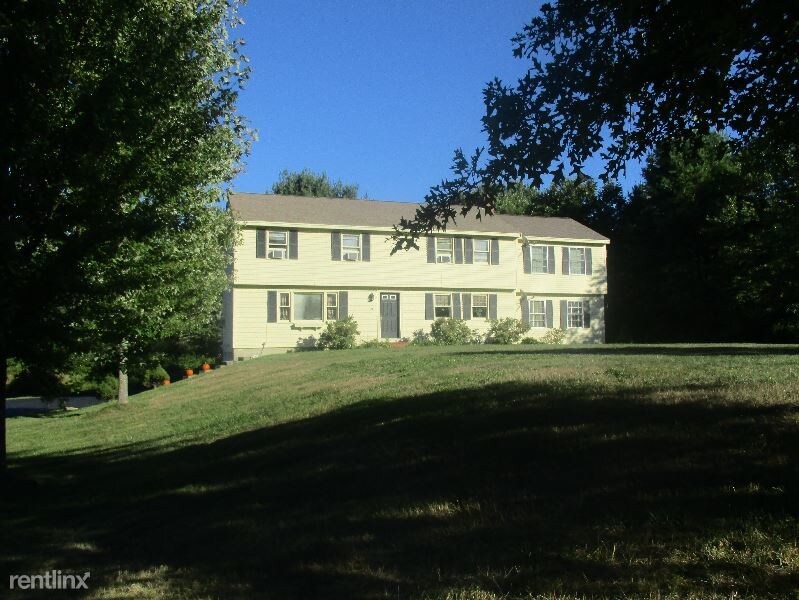 24 Palm Dr, Greenland, NH 03840 Condo for Rent in Greenland, NH