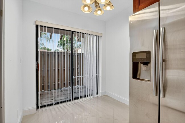 Foto del edificio - 3037 NW 48th Ave