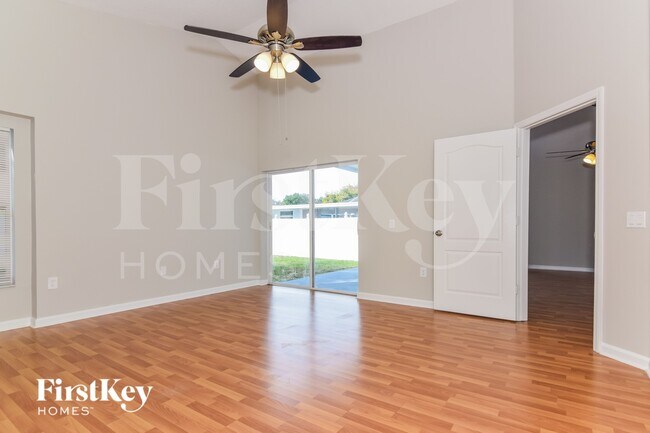 Foto del edificio - 6931 Waterbrook Ct