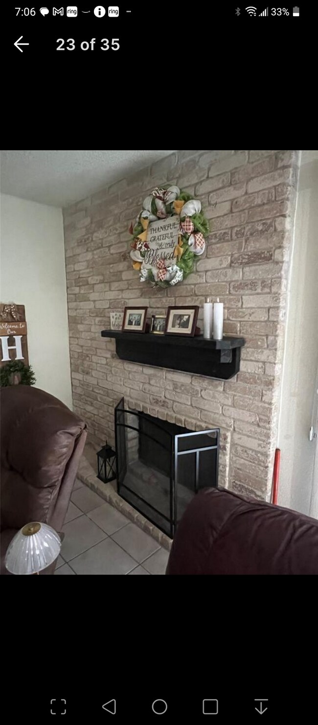 Bonita chimenea para calentar esas tardes frías. - 2816 Windchase Blvd