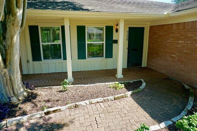 Building Photo - 9538 Meadowglen Ln