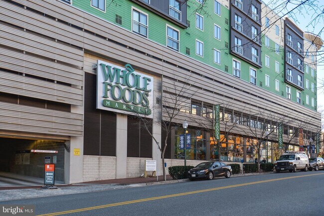 Foto del edificio - 10952 Bloomingdale Dr