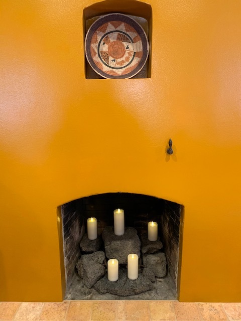 Fireplace/no fire - 412 Carlisle Blvd NE