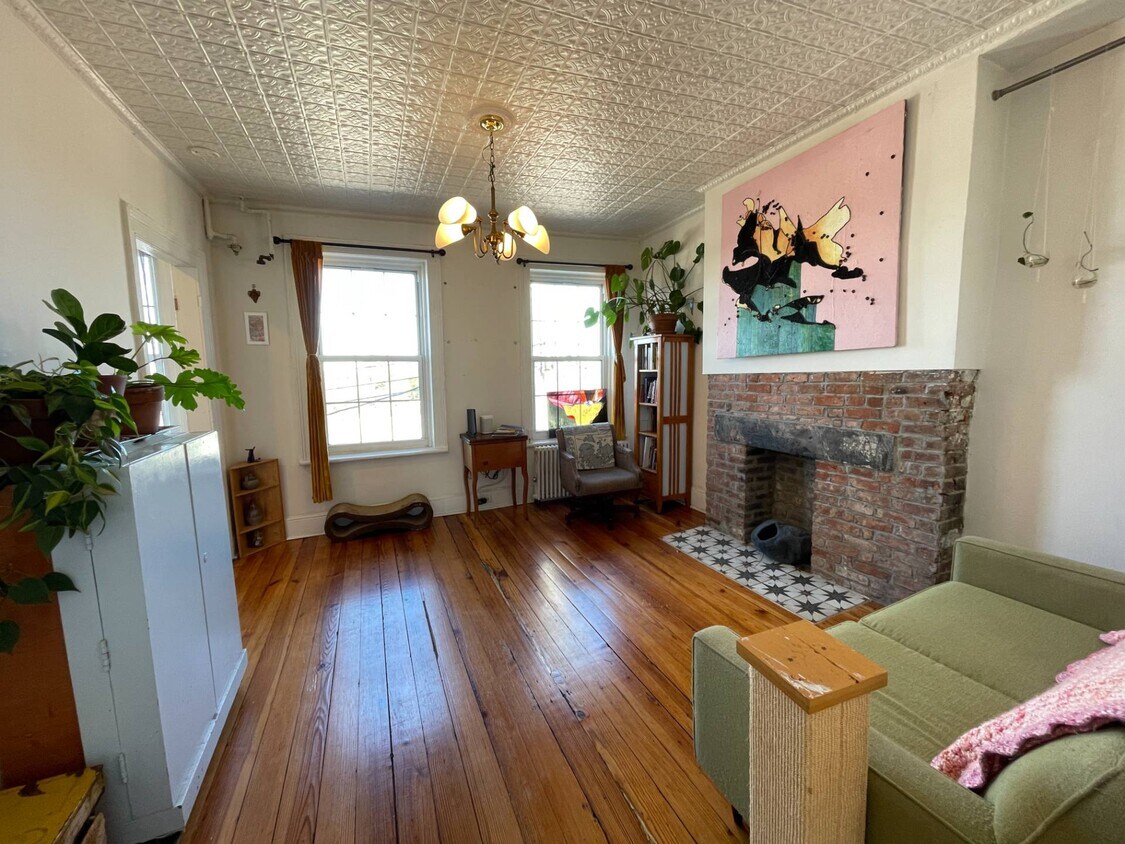 Primary Photo - 251 Conover St