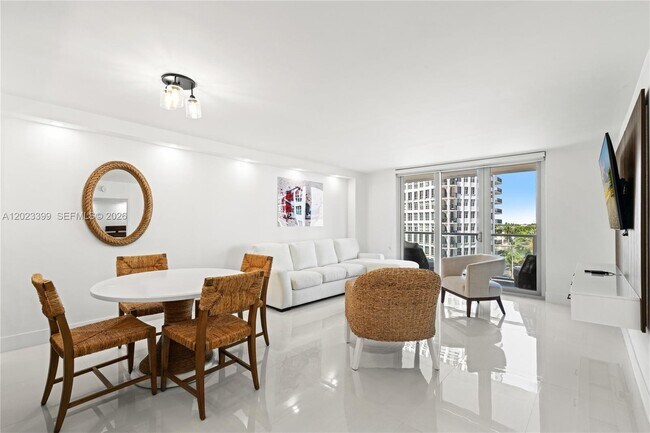 Foto del edificio - 5701 Collins Ave