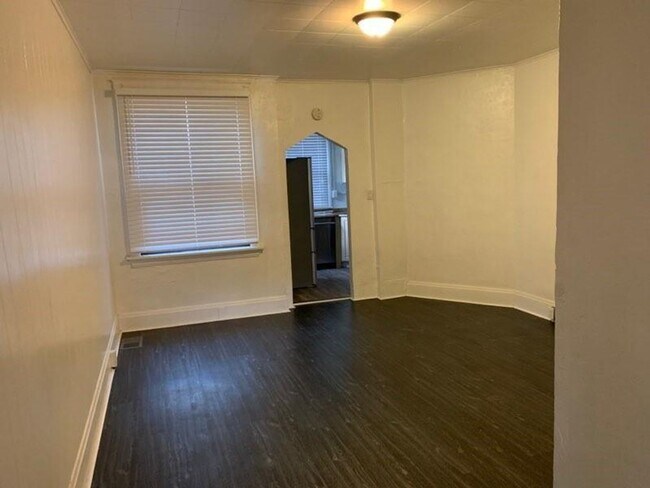 Building Photo - Newly Renovated 2 Bed / 1 Bath Home Availa...