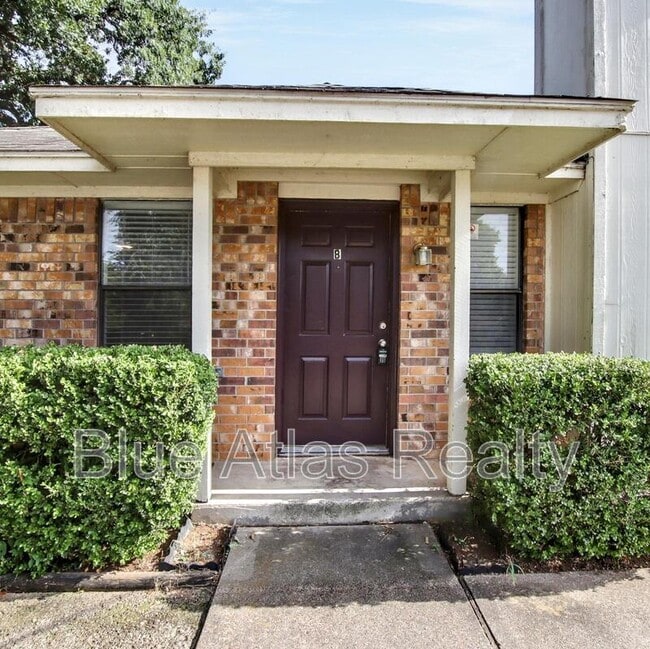 Foto del edificio - 916 Hilltop Dr