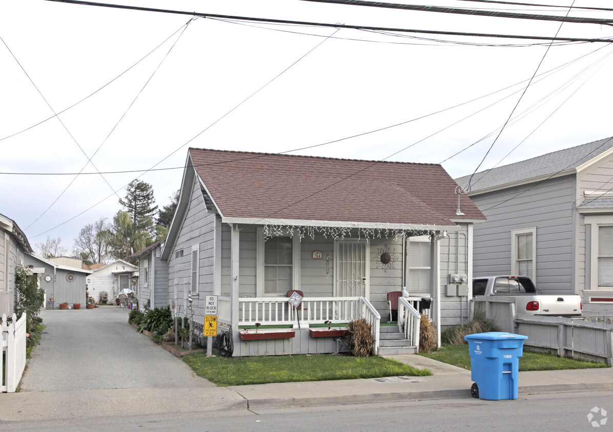 Primary Photo - 764-766 South St
