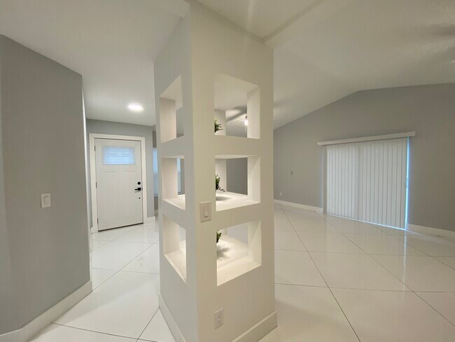Foto del edificio - 2032 Gregory Dr