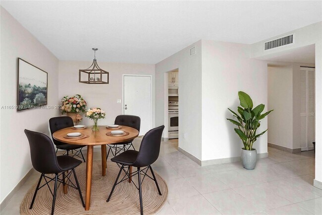 Foto del edificio - 10431 N Kendall Dr