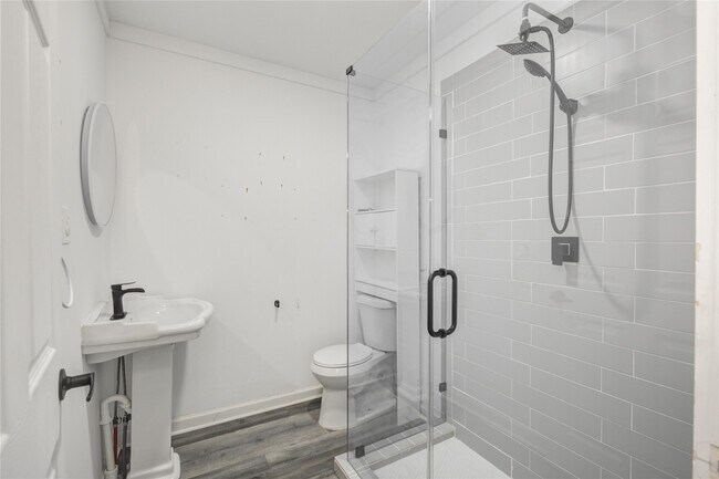 Foto del edificio - 609 Hurst Pl