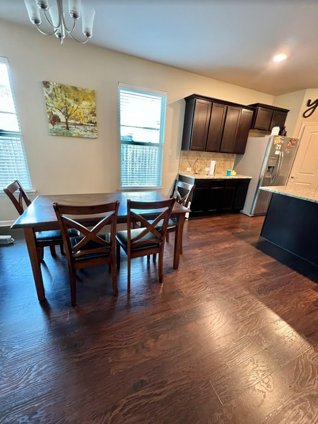 Foto del edificio - 16945 River Park Dr