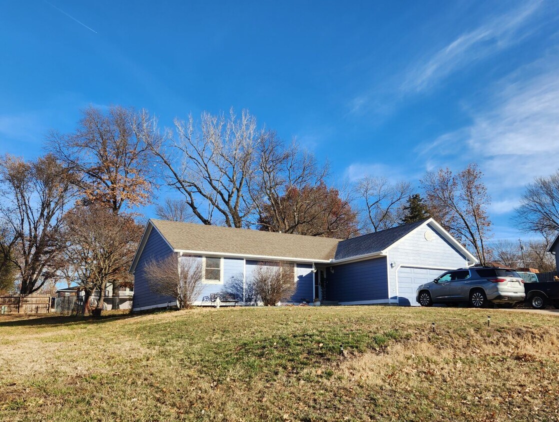Primary Photo - LOWER PRICE - 3BR + 2 bonus rooms in basem...