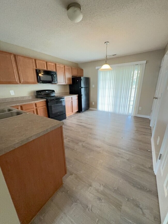 Foto del edificio - Nice 2 Bedroom, 2.5 Bath Townhome - 5011 G...