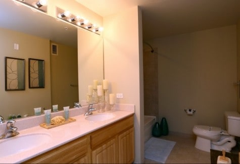 Building Photo - 346 N Desplaines St