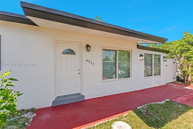 Building Photo - 4917 SW 43rd Terrace