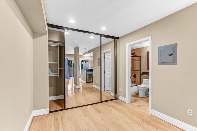 Foto del edificio - $500 Move In Special - Studio in the Venetian Community in UTC w/ Parking Included!
