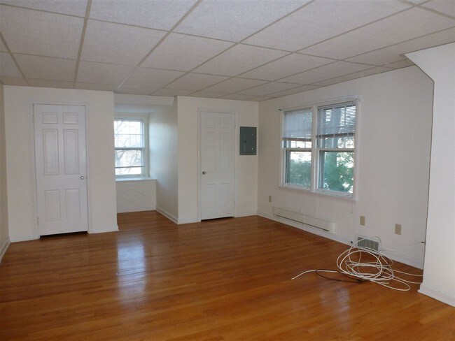 Building Photo - 610 Saratoga Rd