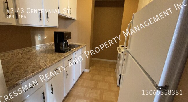 Photo du bâtiment - Top Floor 2 Bedroom Apartment Near University
