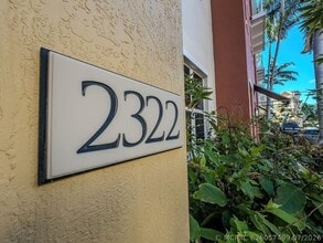 Building Photo - 2322 Vintage Dr
