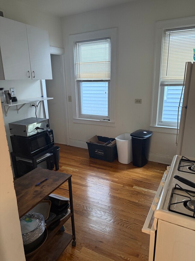 Kitchen - 2305 W Fullerton Ave