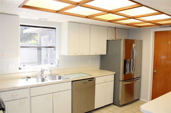 Building Photo - 3416 Avenida Madera