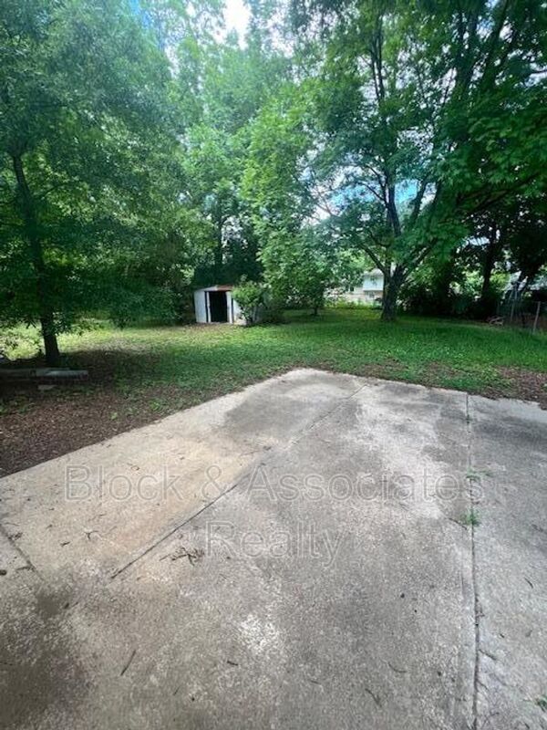 Building Photo - 3709 Southampton Ct