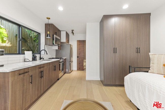 Building Photo - 3775 Aloha St