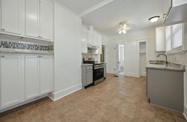 Building Photo - 687 N McLean Blvd