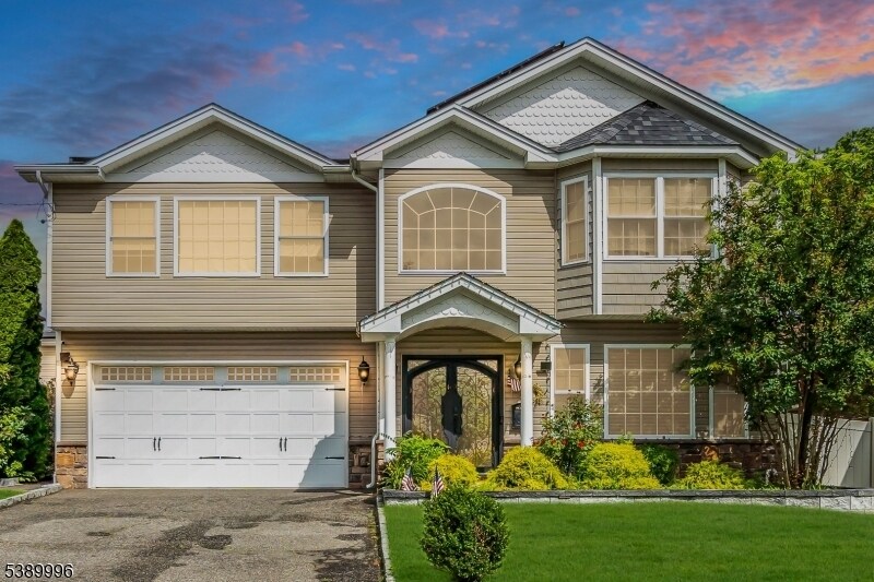 Foto principal - 927 E Henry St