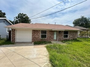 Building Photo - 2118 Aggie Dr