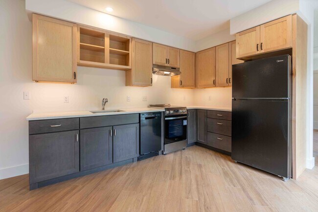 Quartz countertops, Energy Star DW and refrigerator - 517 18th St