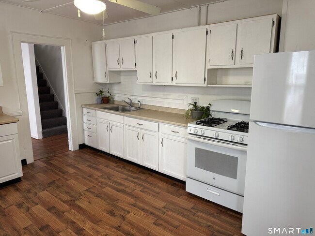 Foto del edificio - 57-59-59 Woodbridge Ave